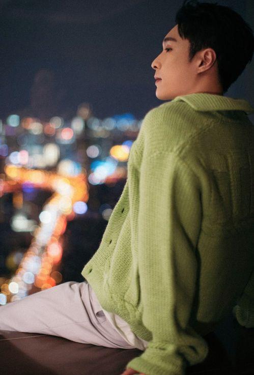 张艺兴游泳照片大全,动感泳姿，畅游魅力瞬间