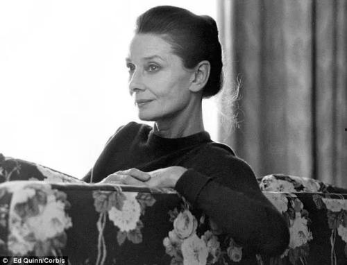 老年赫本照片,老年奥黛丽·赫本的风采再现